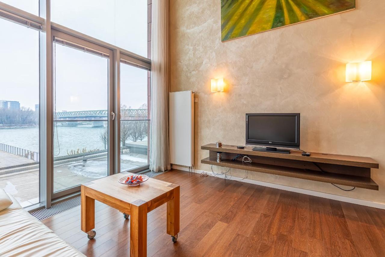 Luxury With Danube River View Bratislava Bagian luar foto